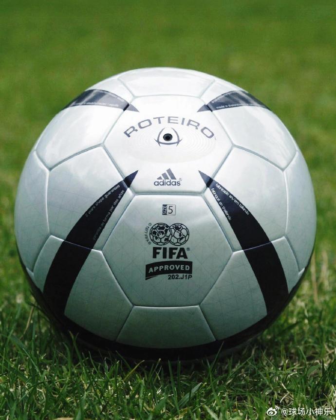 足球数据分析师使用捷报足球即时比分直播进行专业研究